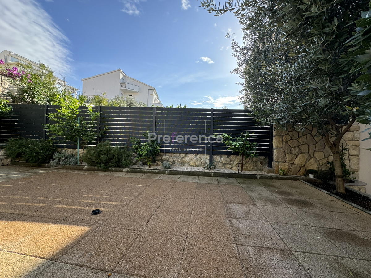 Novalja - casa con 5 appartamenti vicino al mare