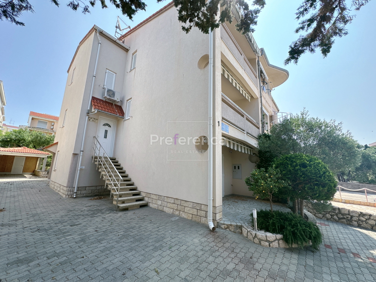 Novalja - casa con 5 appartamenti vicino al mare