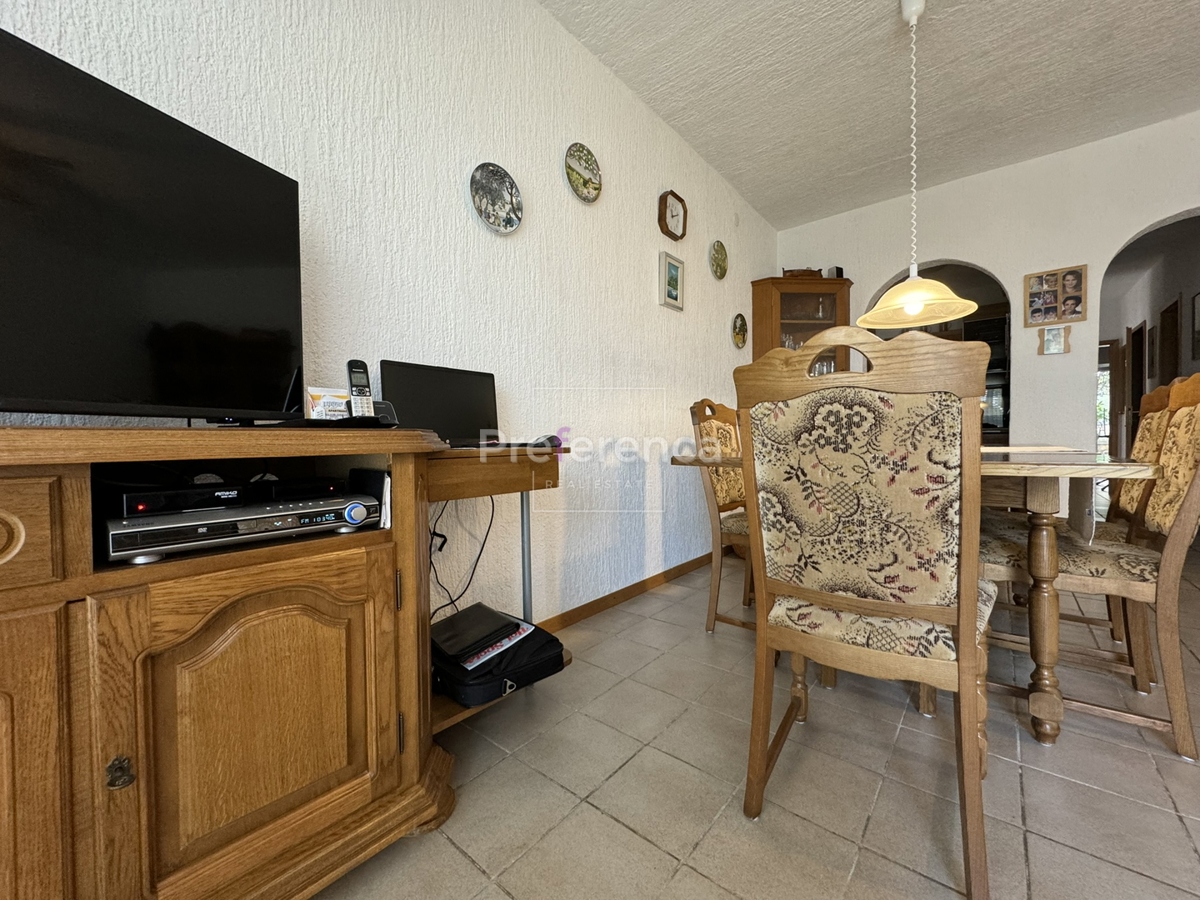 Novalja - casa con 5 appartamenti vicino al mare