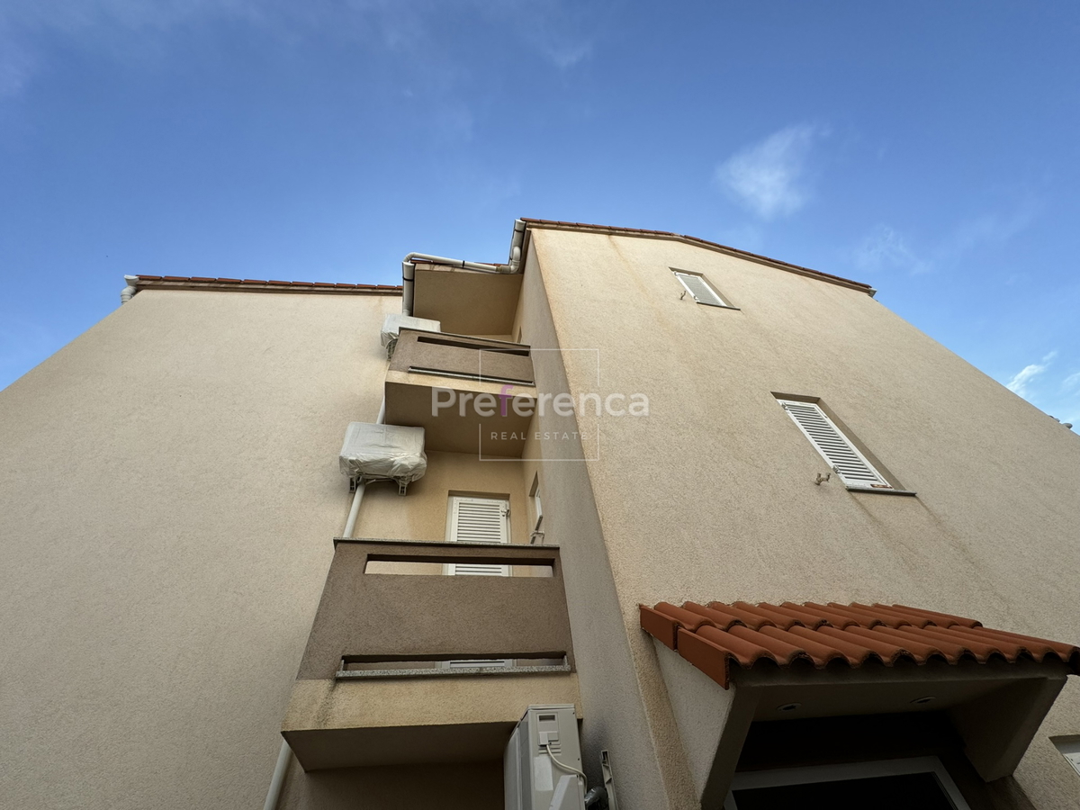 Novalja - casa con 5 appartamenti vicino al mare