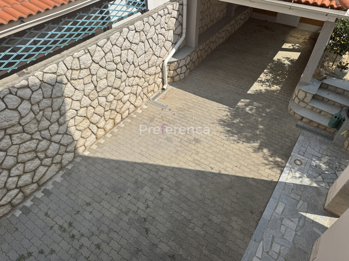 Novalja - casa con 5 appartamenti vicino al mare