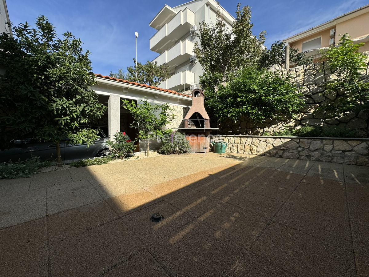 Novalja - casa con 5 appartamenti vicino al mare