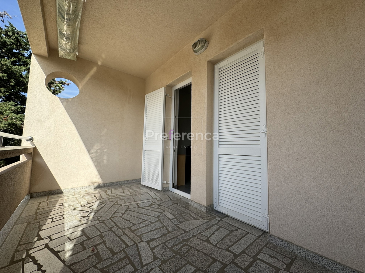 Novalja - casa con 5 appartamenti vicino al mare