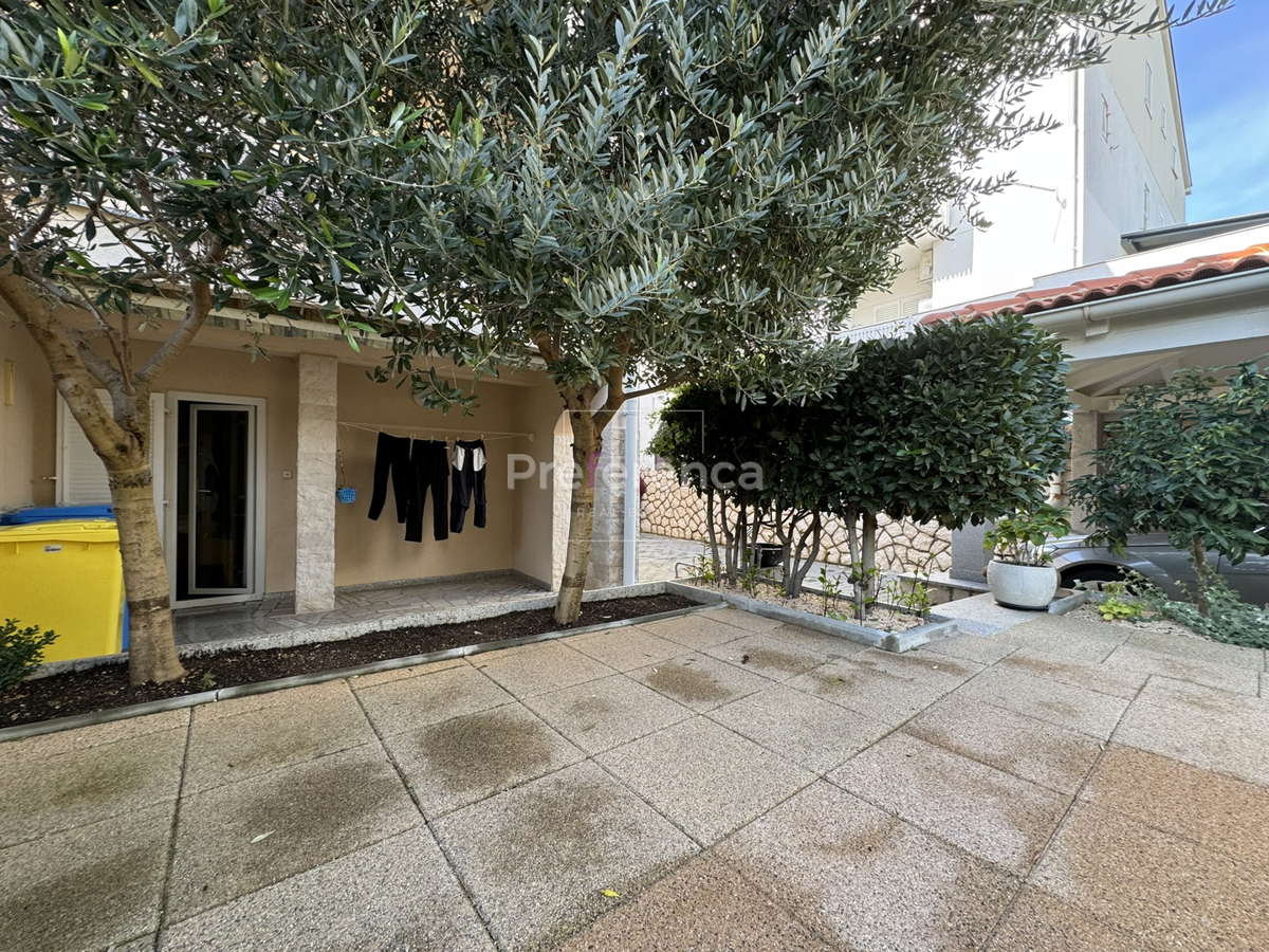 Novalja - casa con 5 appartamenti vicino al mare