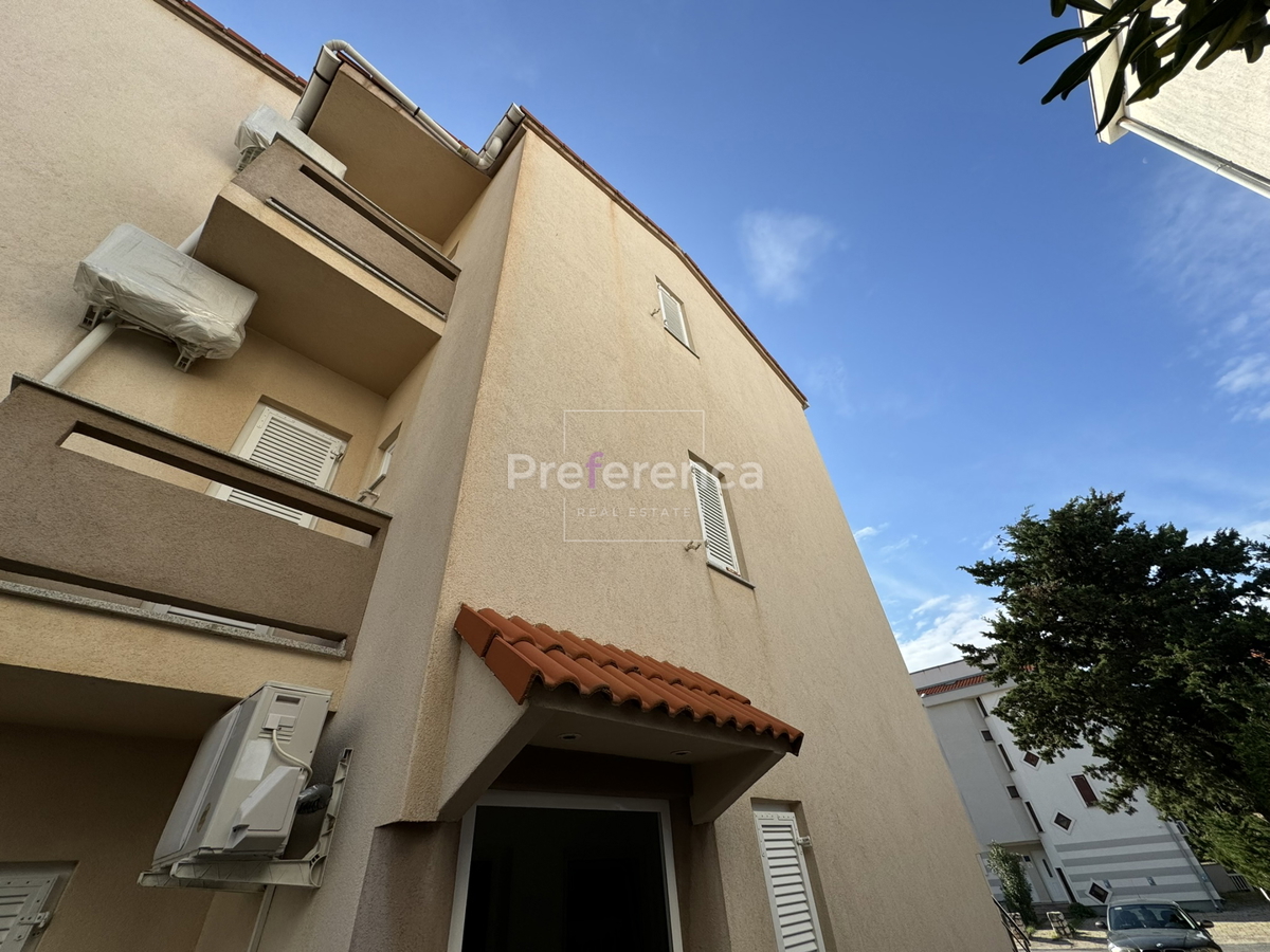 Novalja - casa con 5 appartamenti vicino al mare