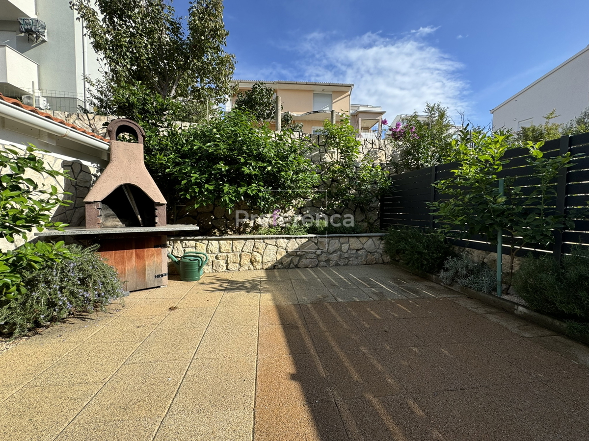 Novalja - casa con 5 appartamenti vicino al mare