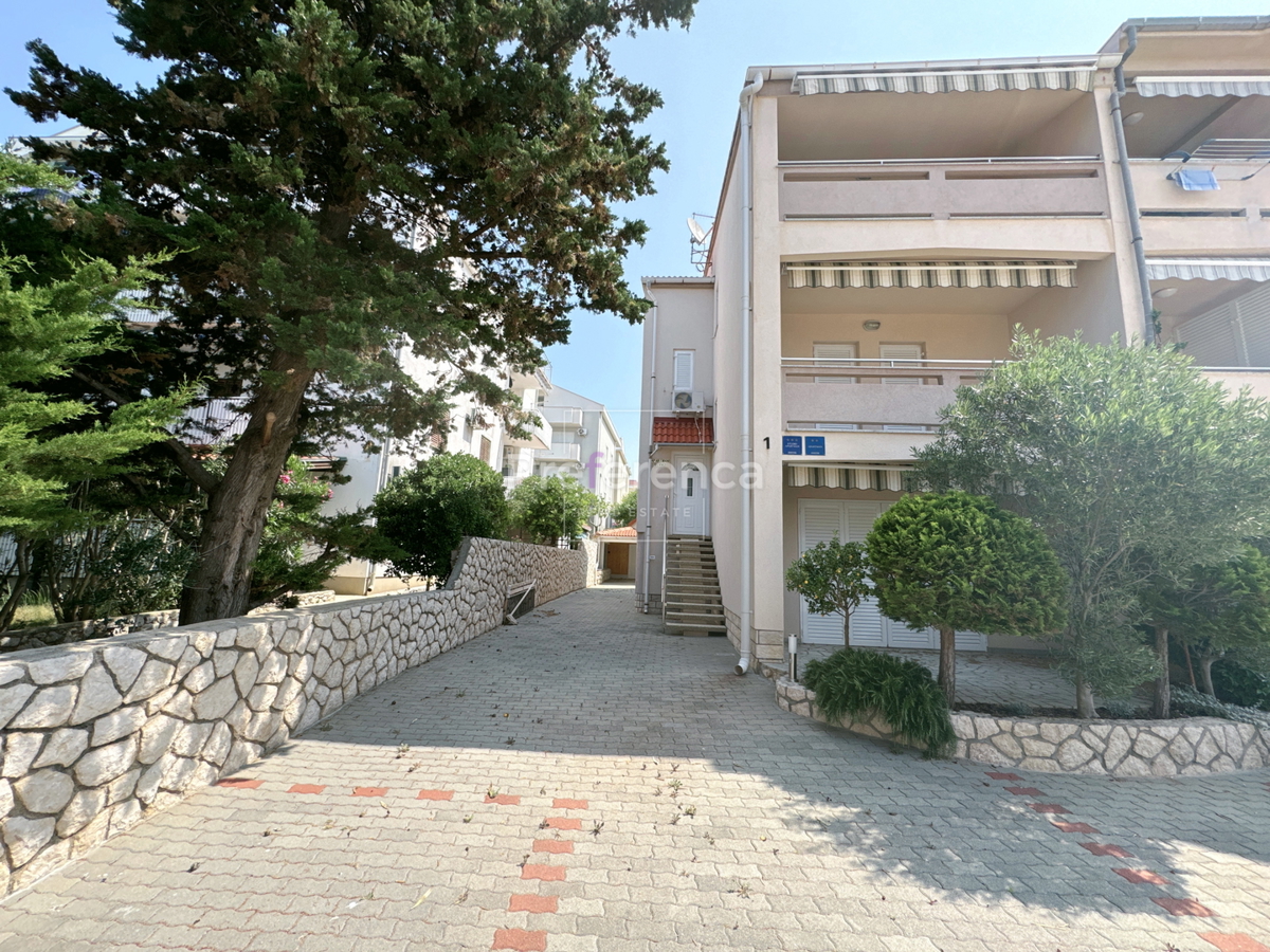 Novalja - casa con 5 appartamenti vicino al mare