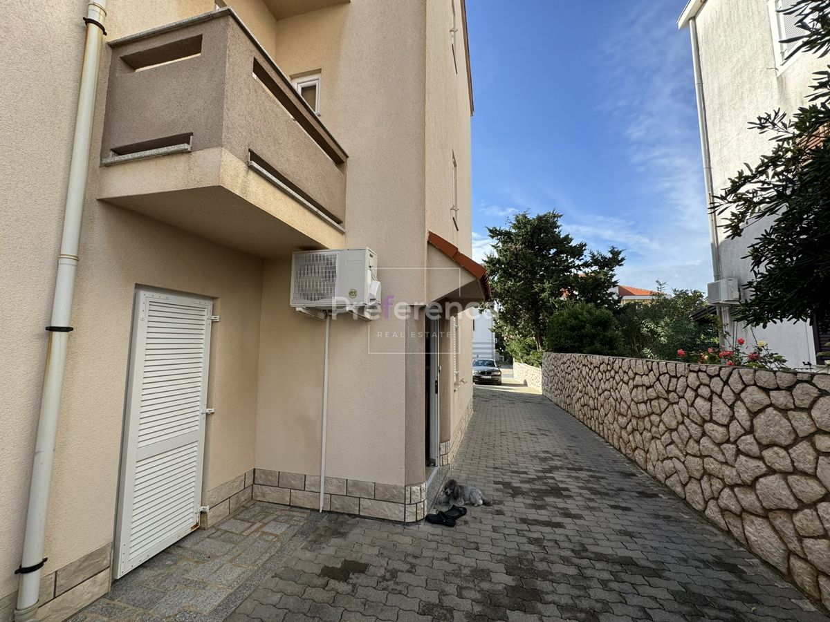 Novalja - casa con 5 appartamenti vicino al mare