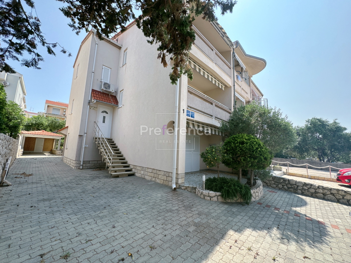 Novalja - casa con 5 appartamenti vicino al mare