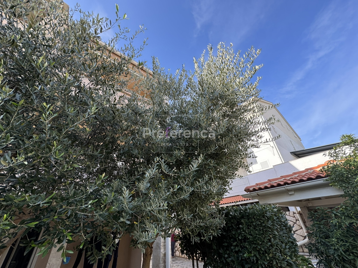 Novalja - casa con 5 appartamenti vicino al mare