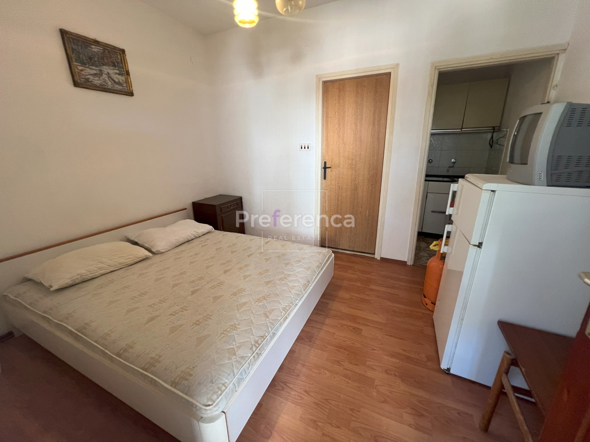 Novalja - casa appartamento con 7 unità