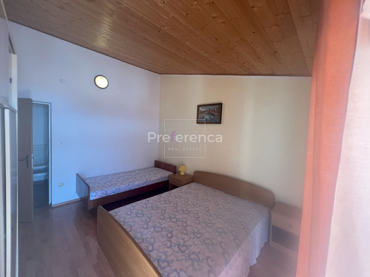 Novalja - casa appartamento con 7 unità