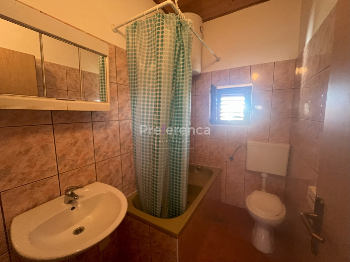 Novalja - casa appartamento con 7 unità