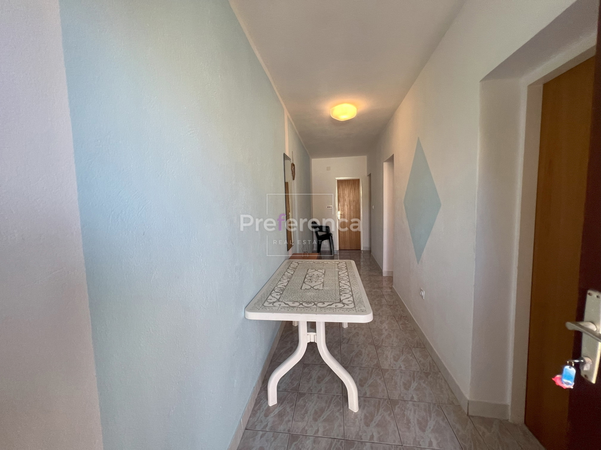 Novalja - casa appartamento con 7 unità