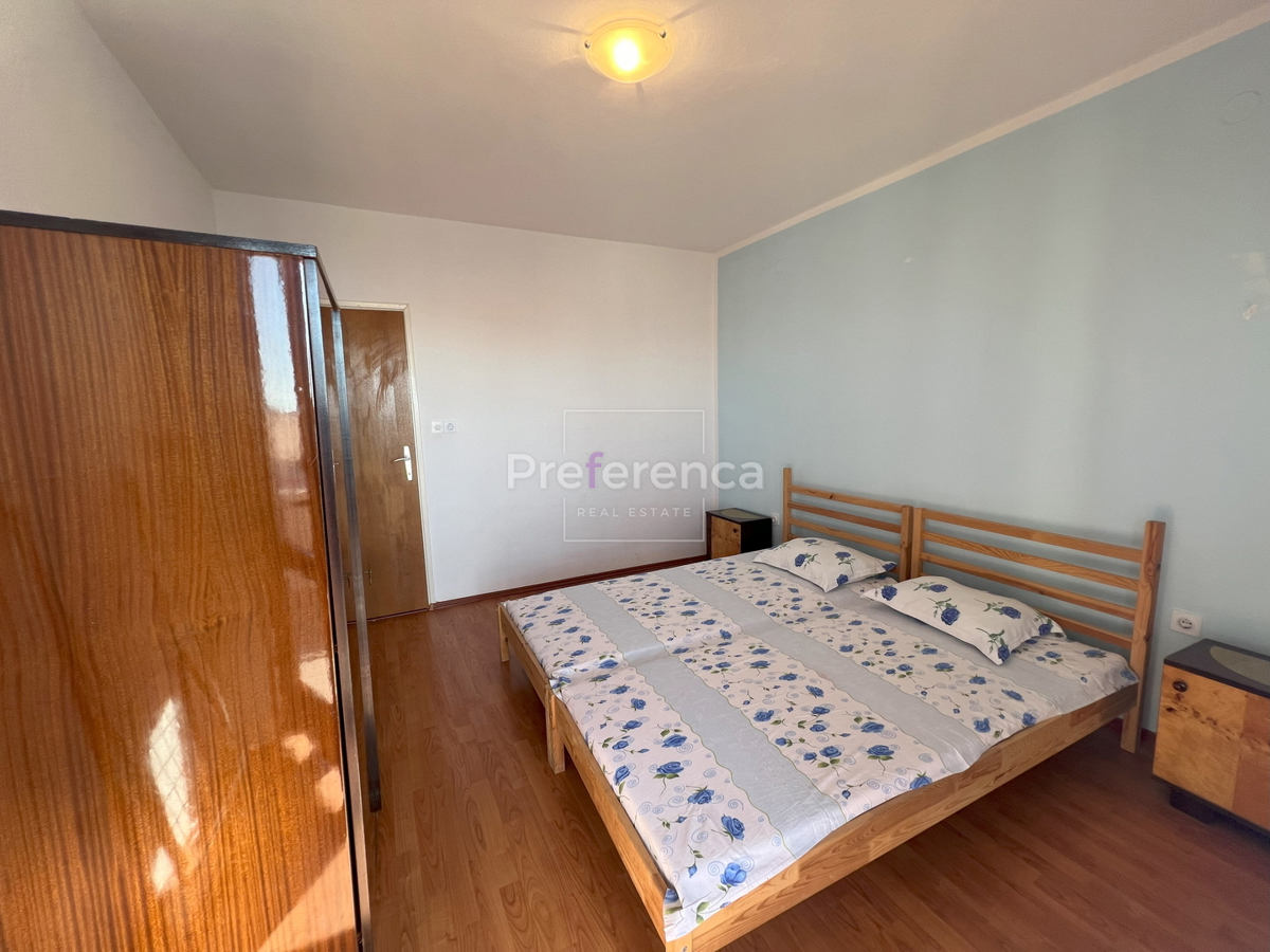 Novalja - casa appartamento con 7 unità