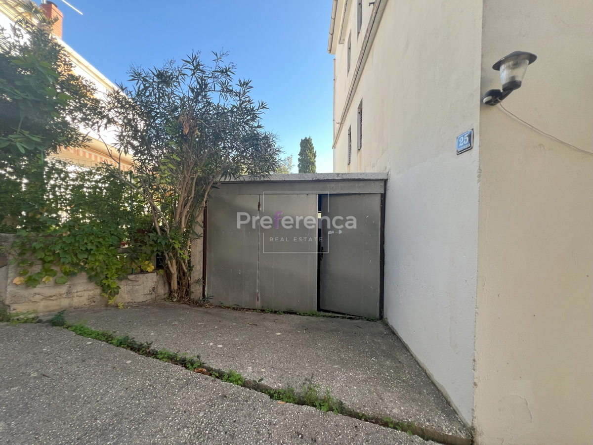 Novalja - casa appartamento con 7 unità