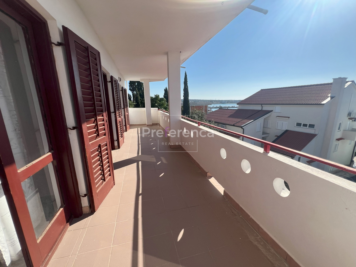 Novalja - casa appartamento con 7 unità