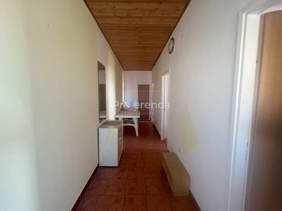 Novalja - casa appartamento con 7 unità