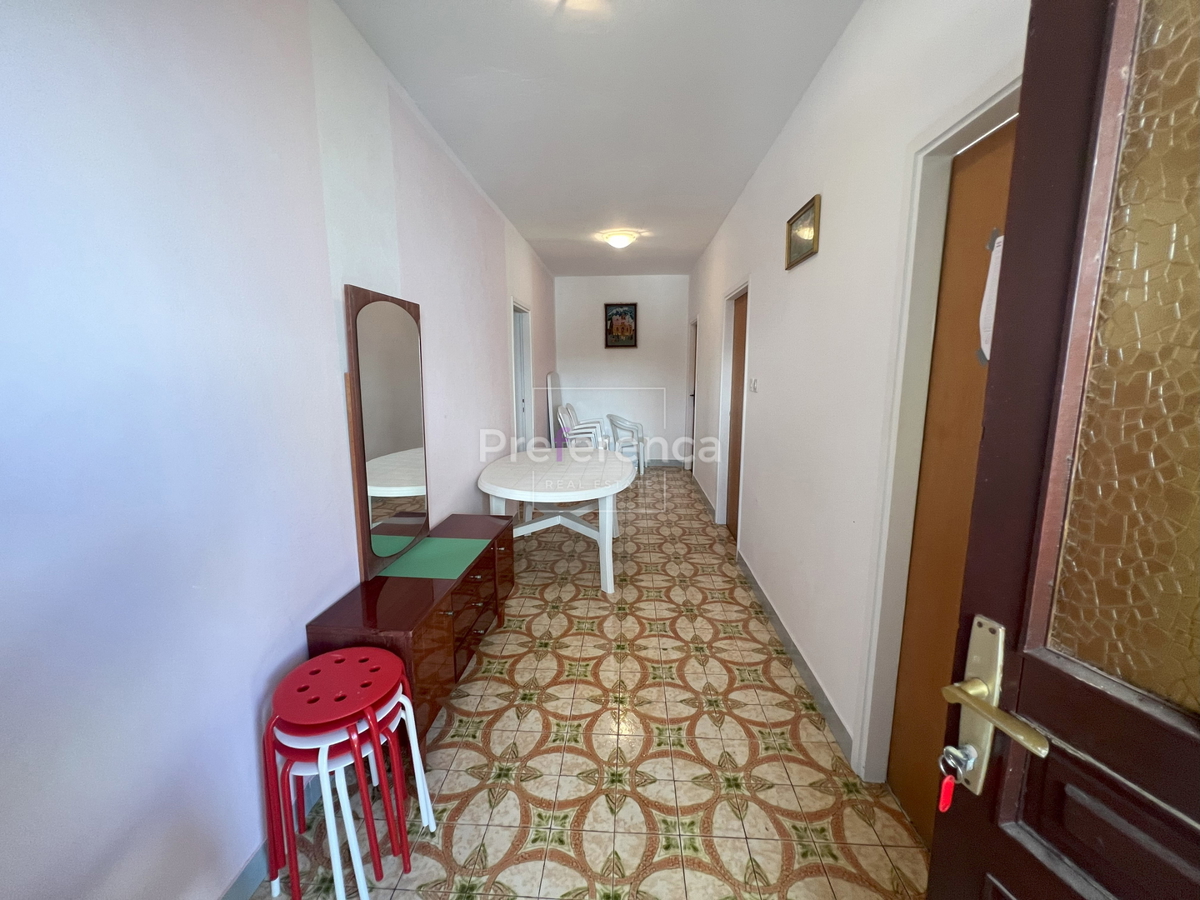 Novalja - casa appartamento con 7 unità