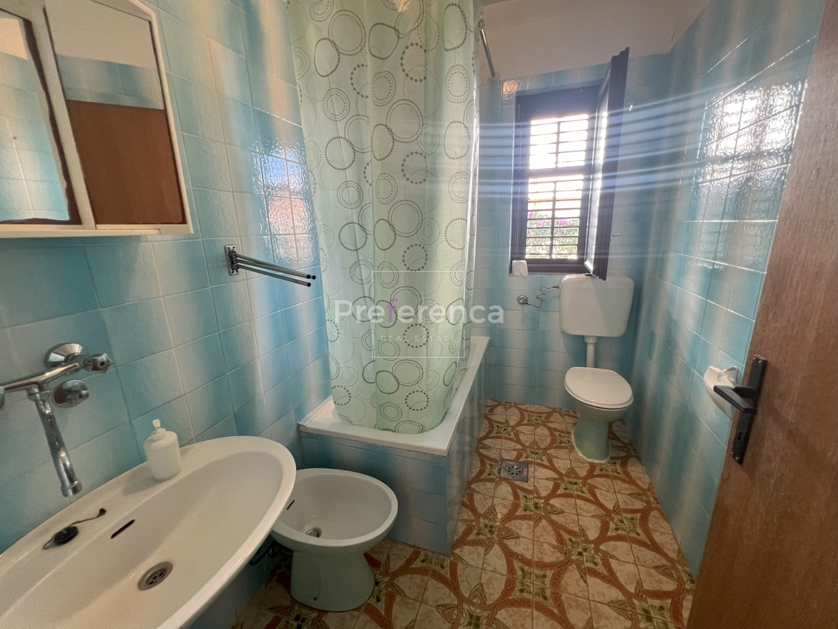 Novalja - casa appartamento con 7 unità