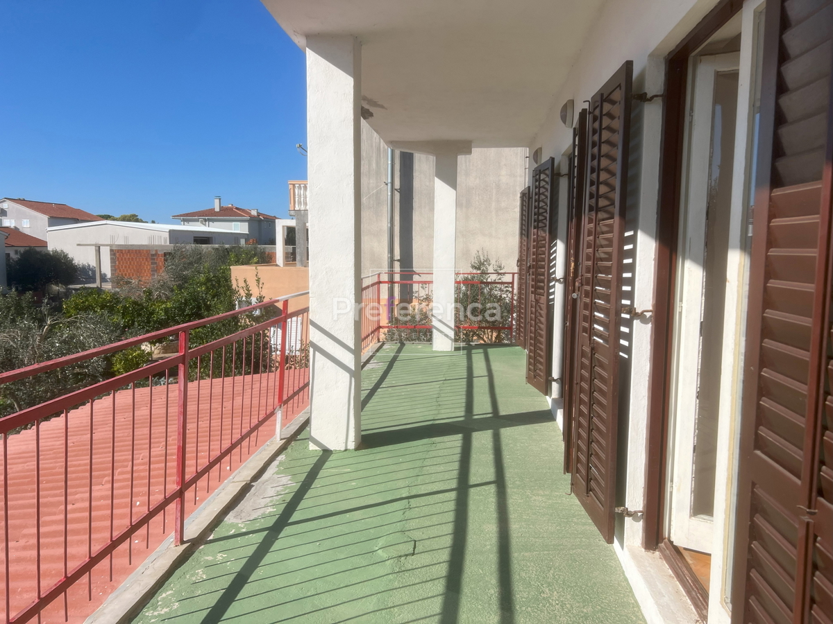 Novalja - casa appartamento con 7 unità