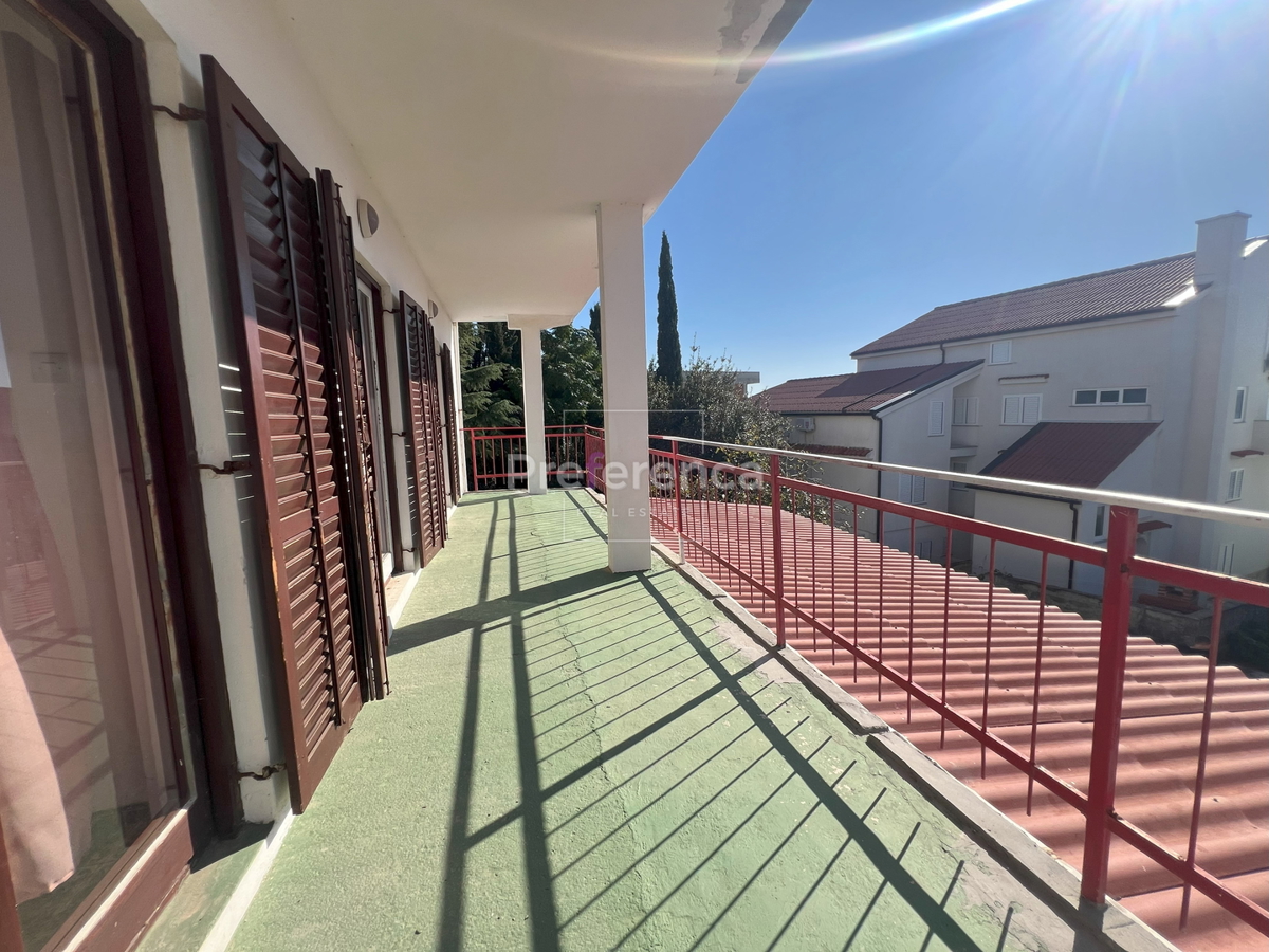 Novalja - casa appartamento con 7 unità