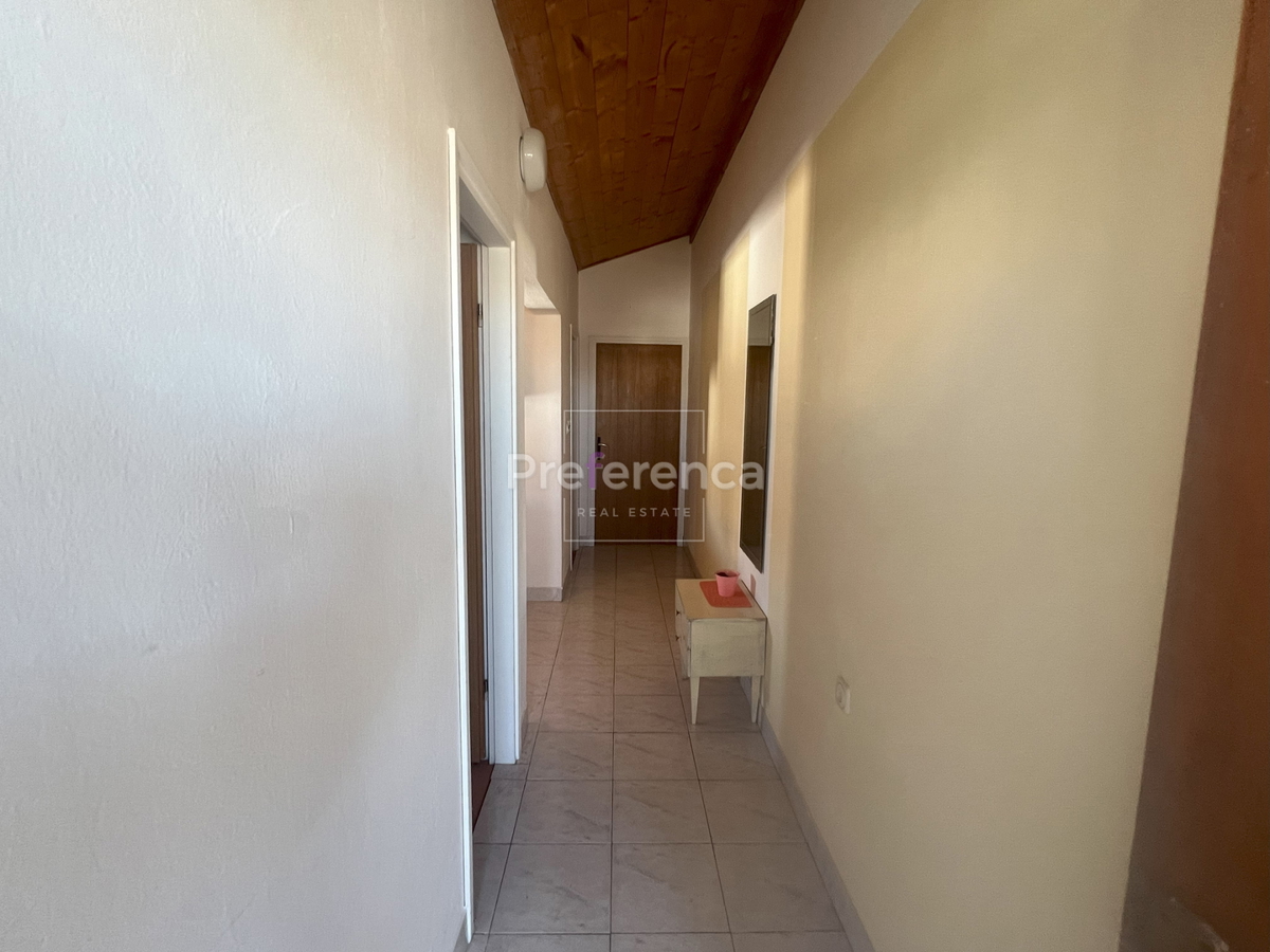 Novalja - casa appartamento con 7 unità