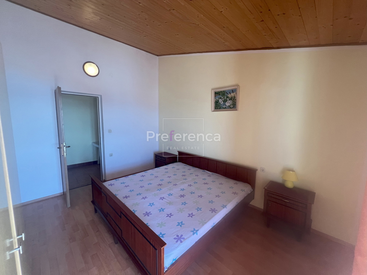 Novalja - casa appartamento con 7 unità