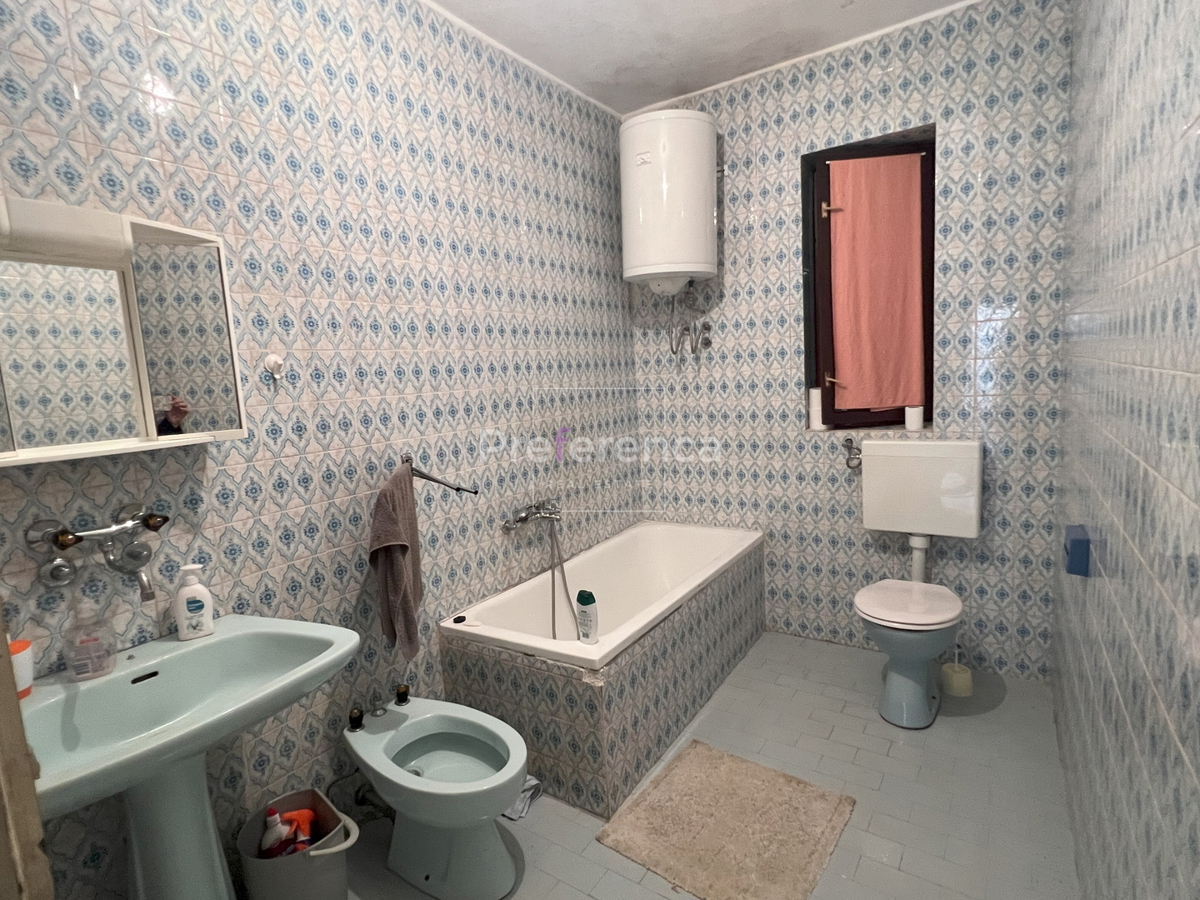 Novalja - casa appartamento con 7 unità