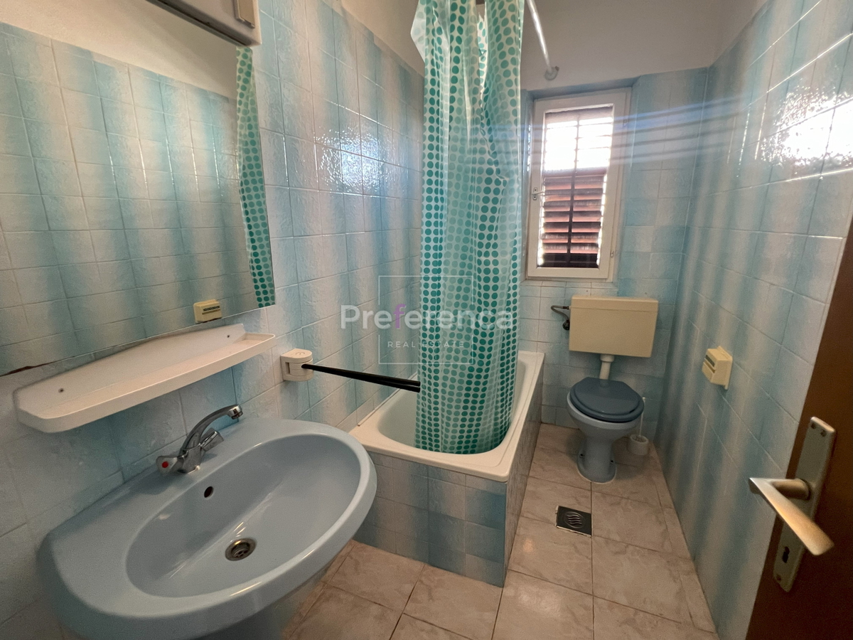 Novalja - casa appartamento con 7 unità