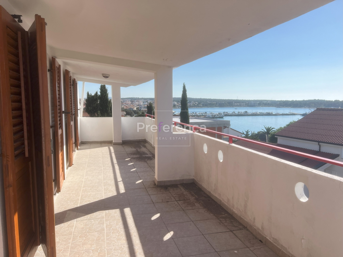 Novalja - casa appartamento con 7 unità