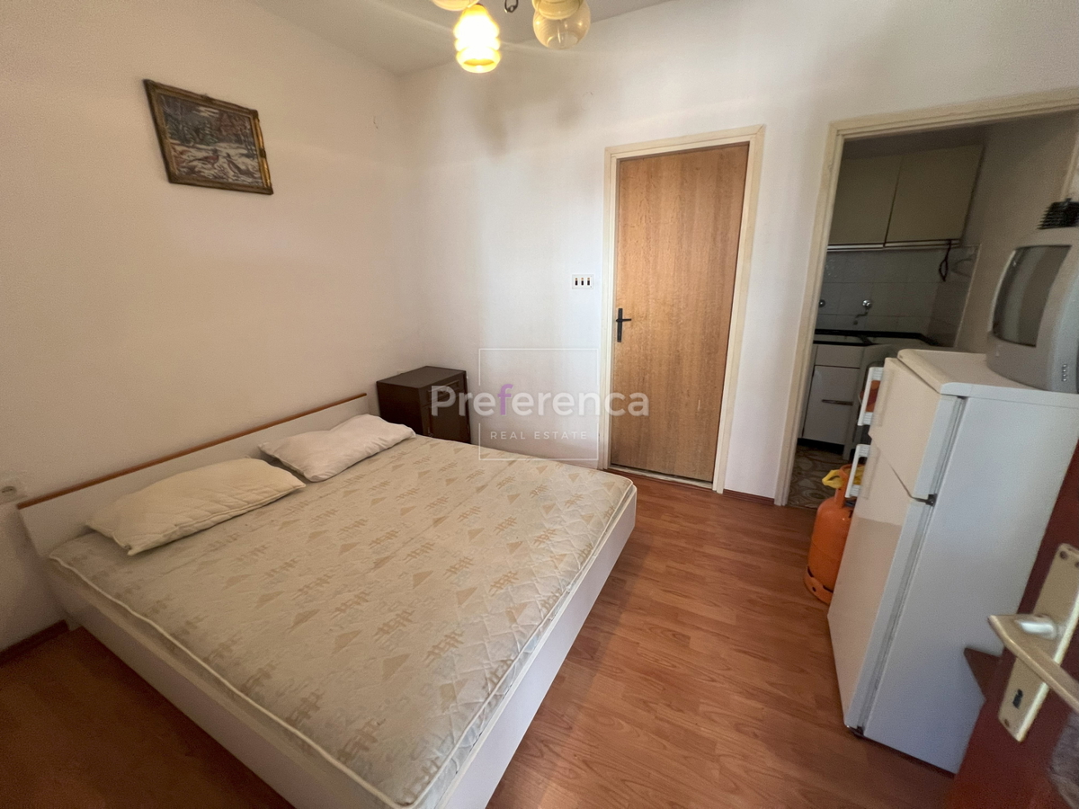 Novalja - casa appartamento con 7 unità