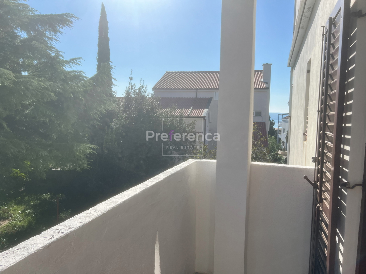 Novalja - casa appartamento con 7 unità