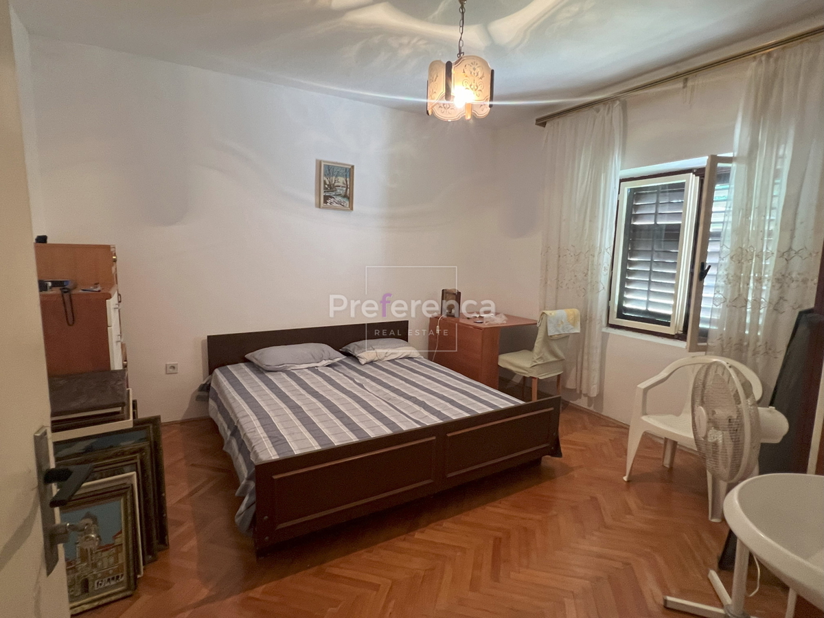 Novalja - casa appartamento con 7 unità