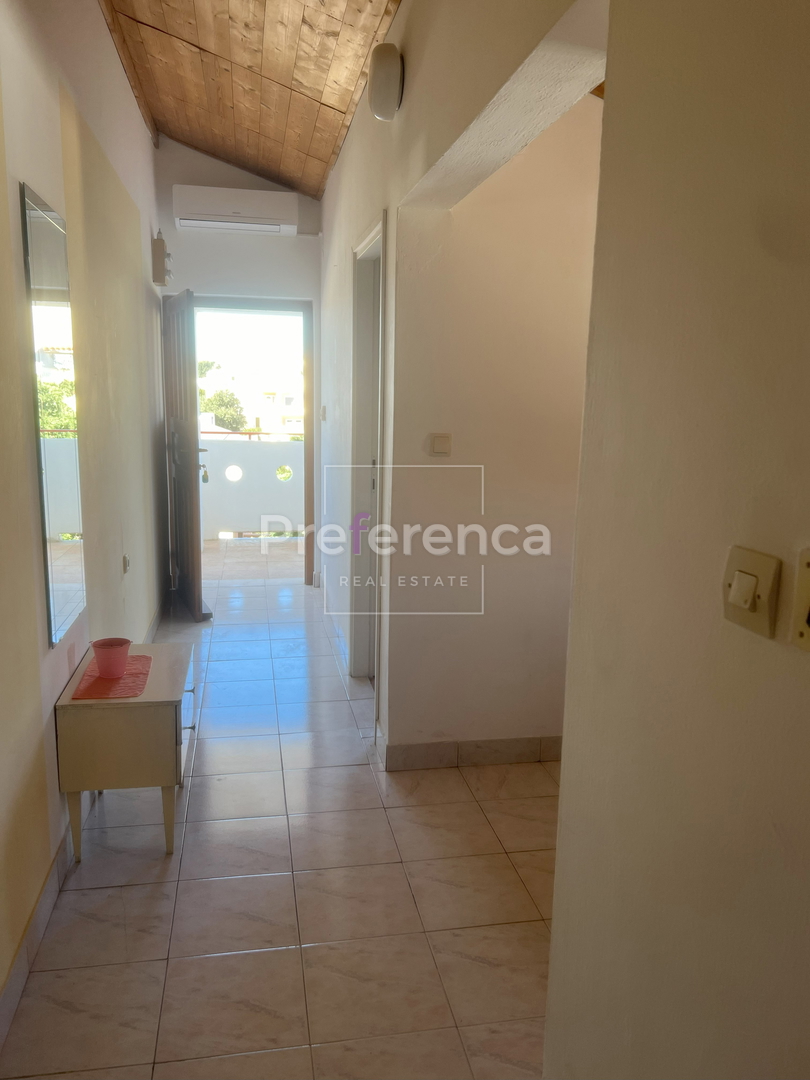 Novalja - casa appartamento con 7 unità