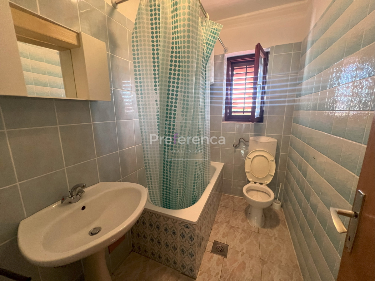 Novalja - casa appartamento con 7 unità