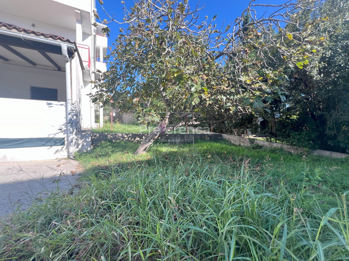 Novalja - casa appartamento con 7 unità