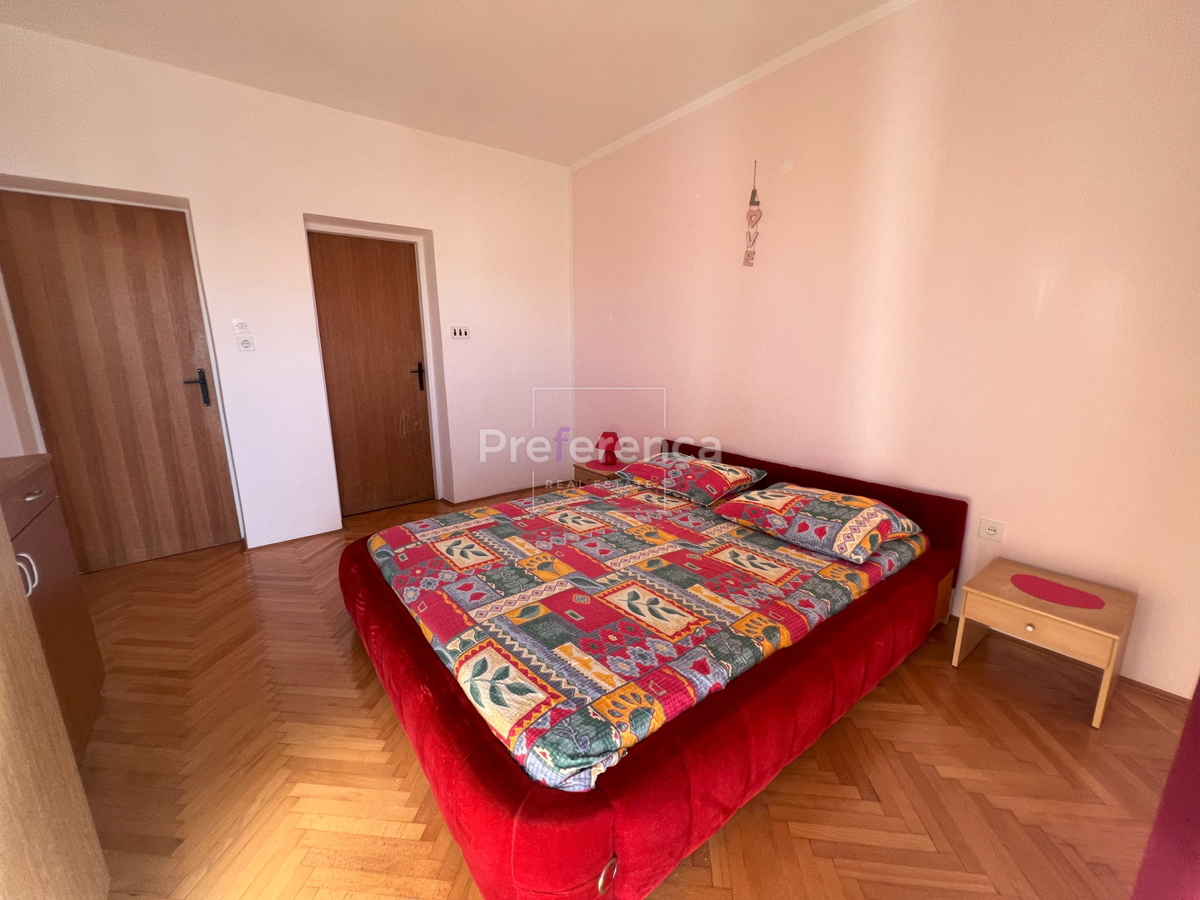 Novalja - casa appartamento con 7 unità