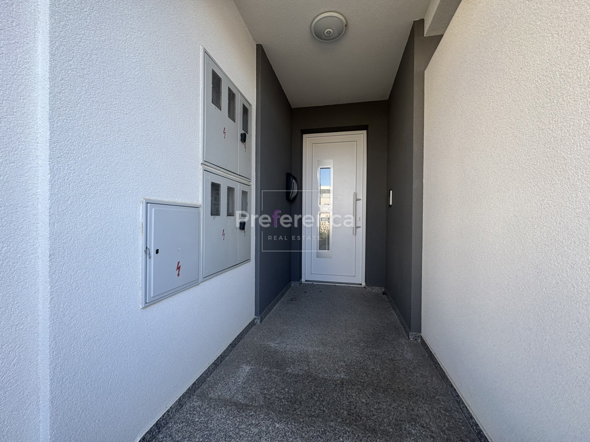 Novalja - appartamento di lusso con tre camere vicino al mare