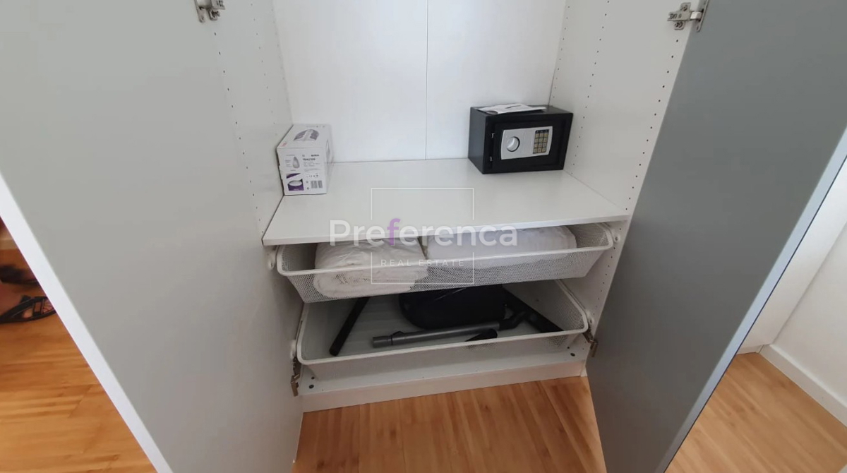 Novalja - appartamento di lusso con tre camere vicino al mare