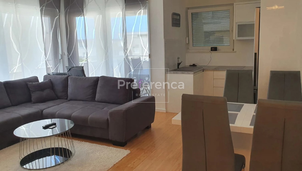 Novalja - appartamento di lusso con tre camere vicino al mare