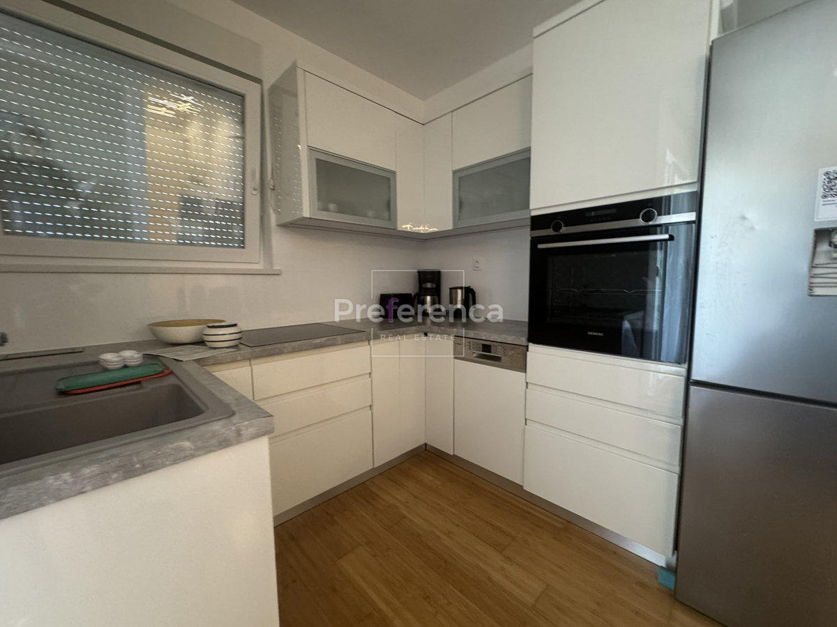 Novalja - appartamento di lusso con tre camere vicino al mare