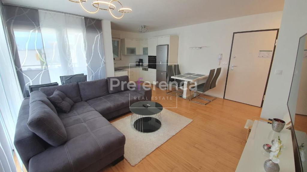 Novalja - appartamento di lusso con tre camere vicino al mare