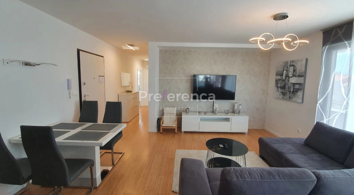 Novalja - appartamento di lusso con tre camere vicino al mare