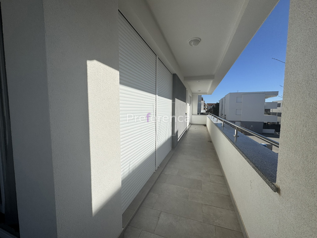 Novalja - appartamento di lusso con tre camere vicino al mare