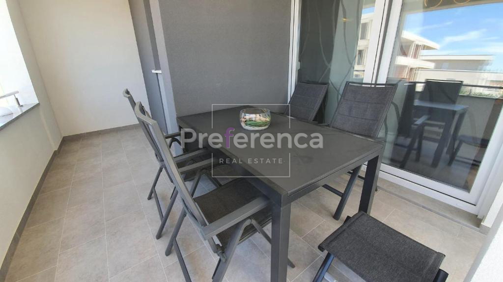 Novalja - appartamento di lusso con tre camere vicino al mare