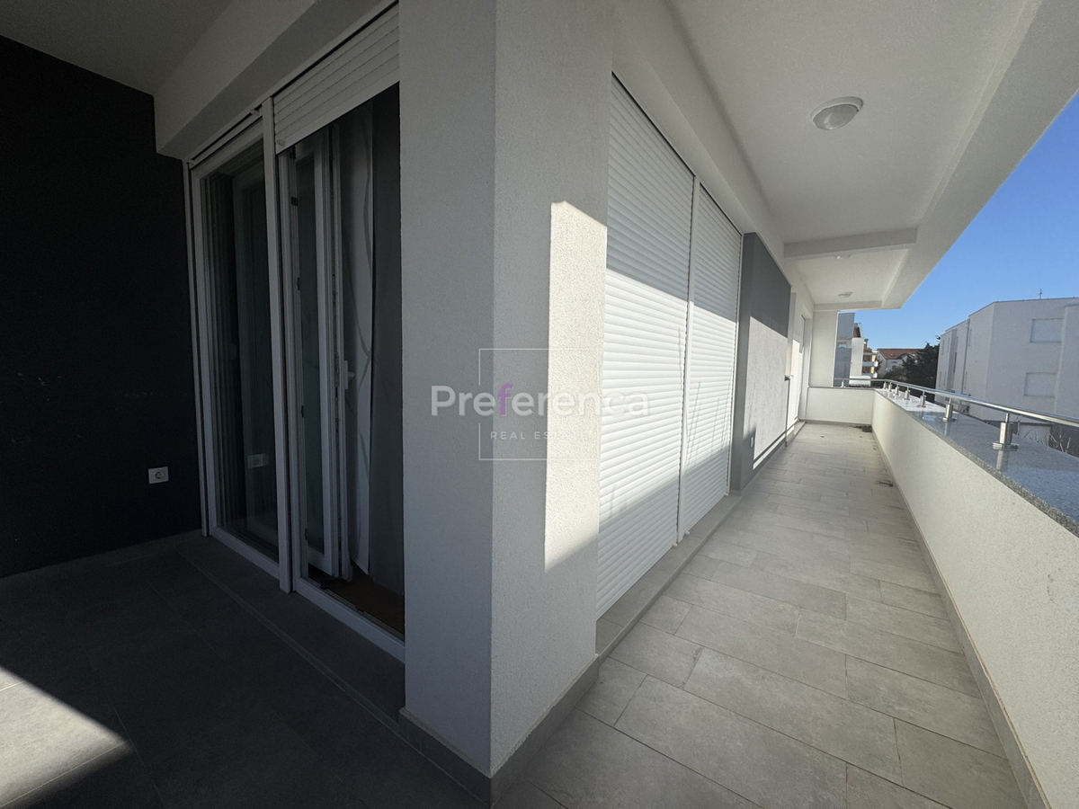 Novalja - appartamento di lusso con tre camere vicino al mare