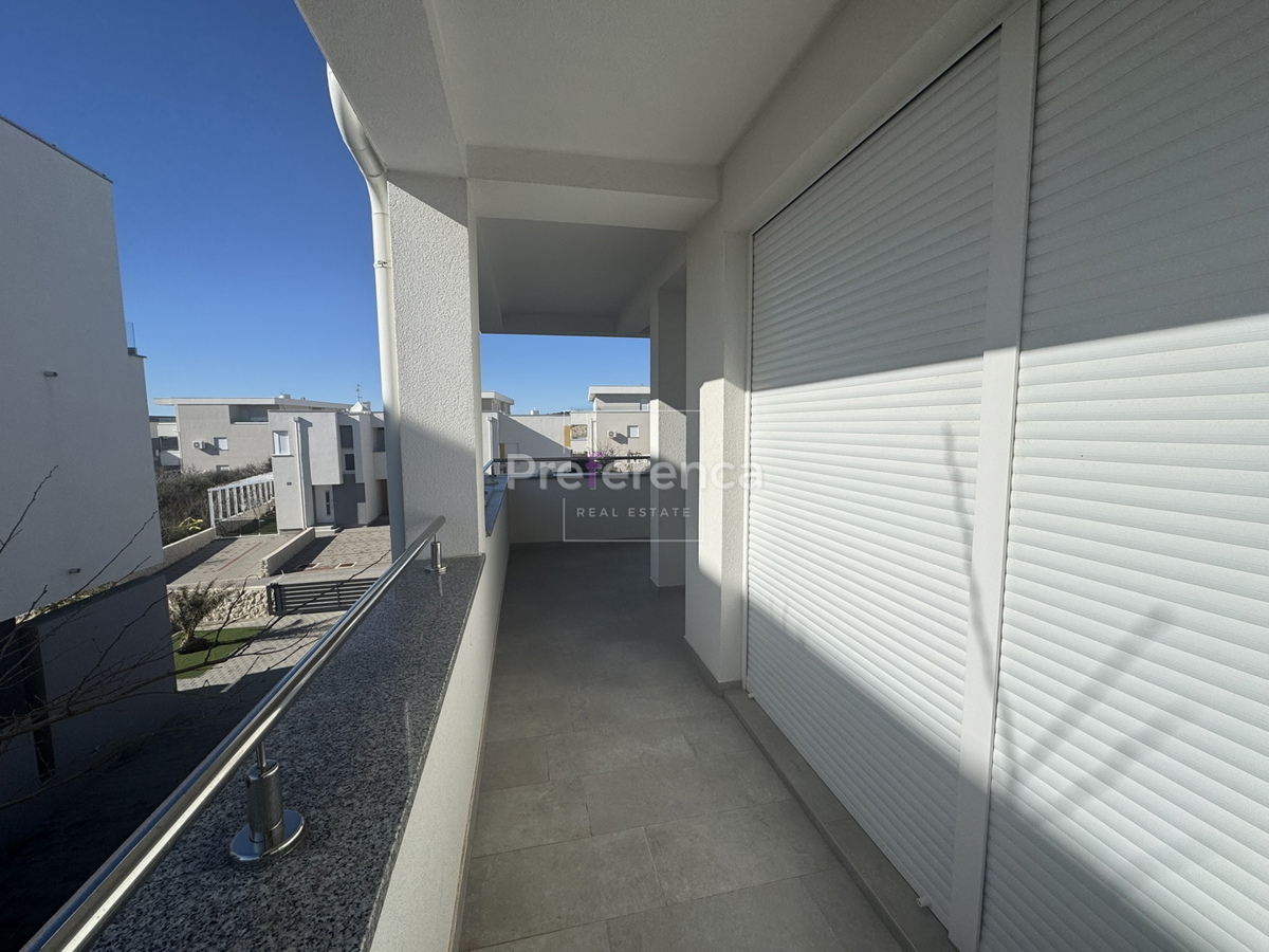 Novalja - appartamento di lusso con tre camere vicino al mare