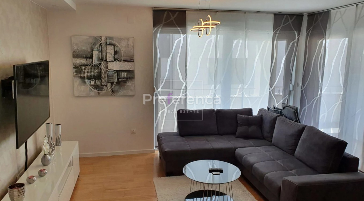 Novalja - appartamento di lusso con tre camere vicino al mare