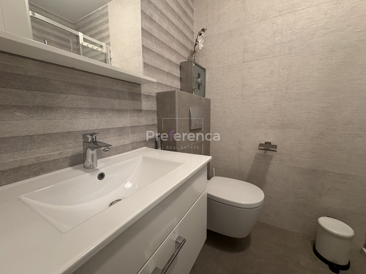 Novalja - appartamento di lusso con tre camere vicino al mare